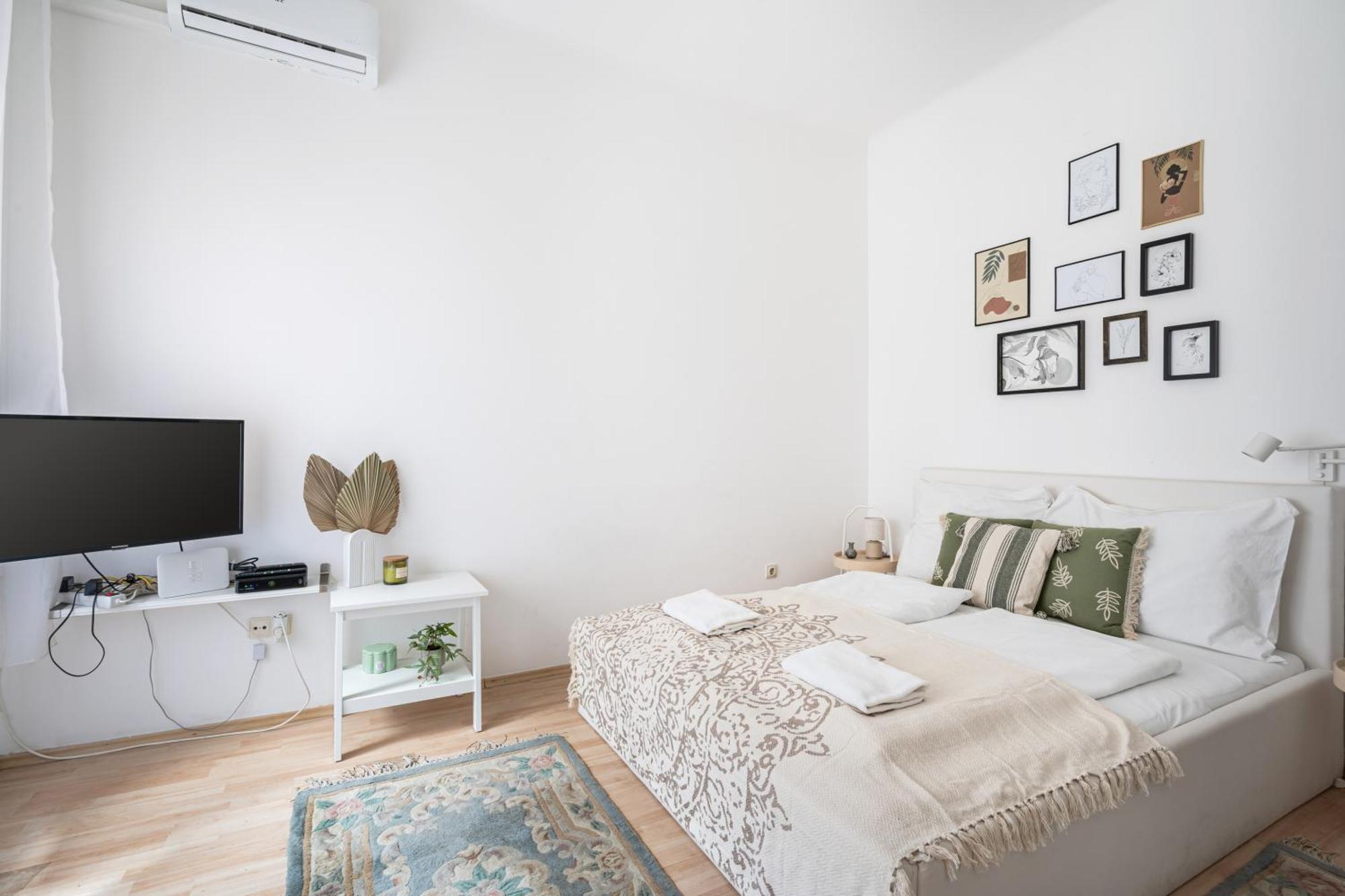 Gleaming Wise Studio Apartment Будапеща Екстериор снимка