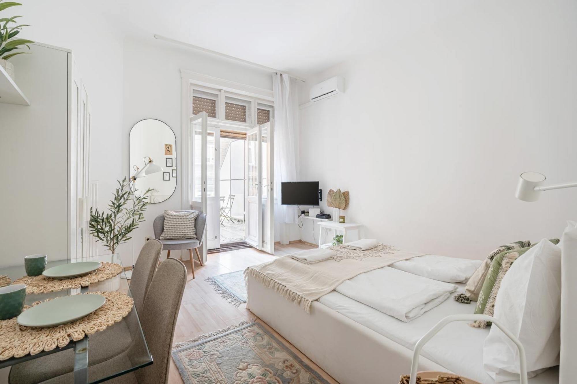 Gleaming Wise Studio Apartment Будапеща Екстериор снимка