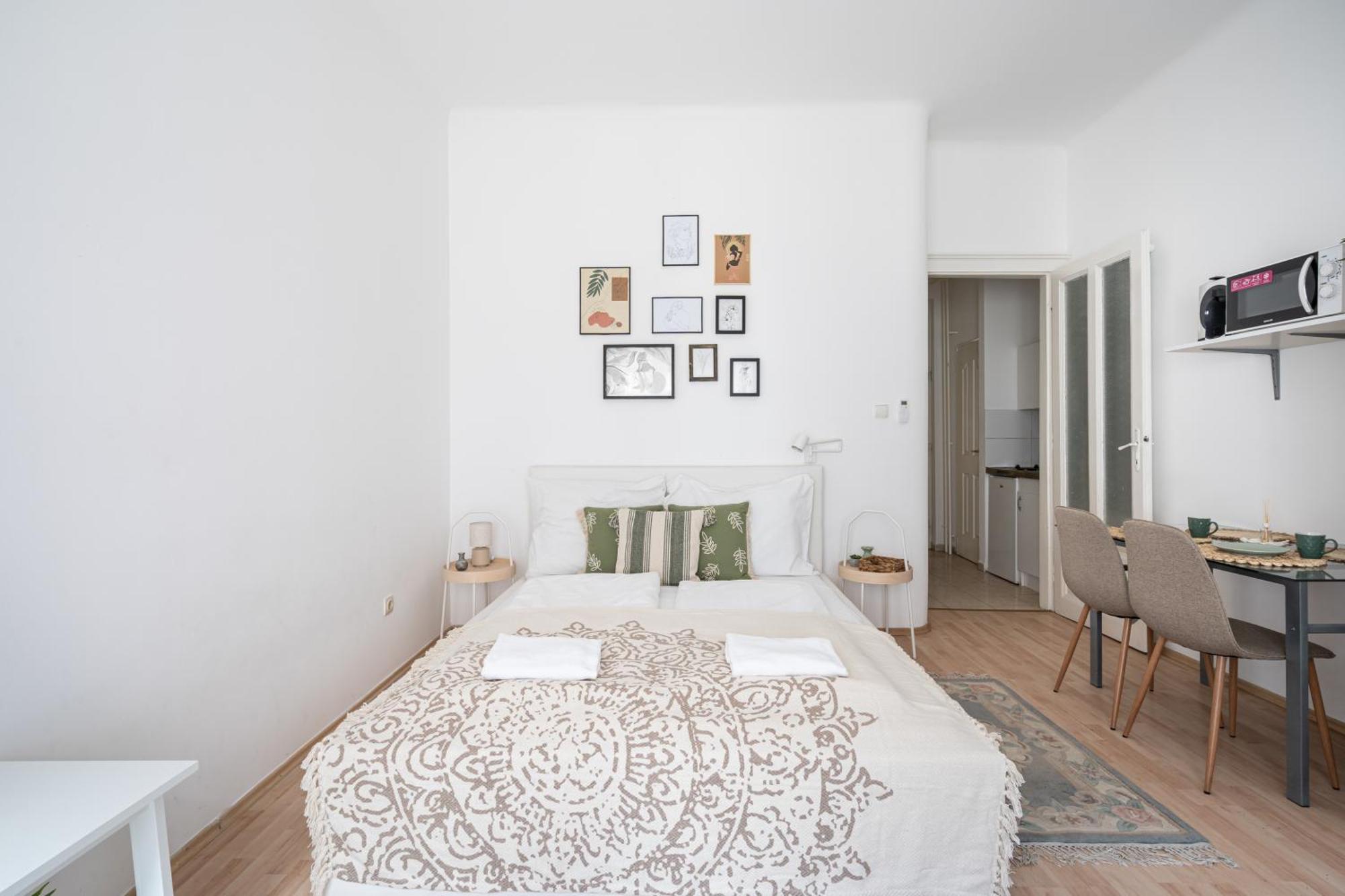 Gleaming Wise Studio Apartment Будапеща Екстериор снимка
