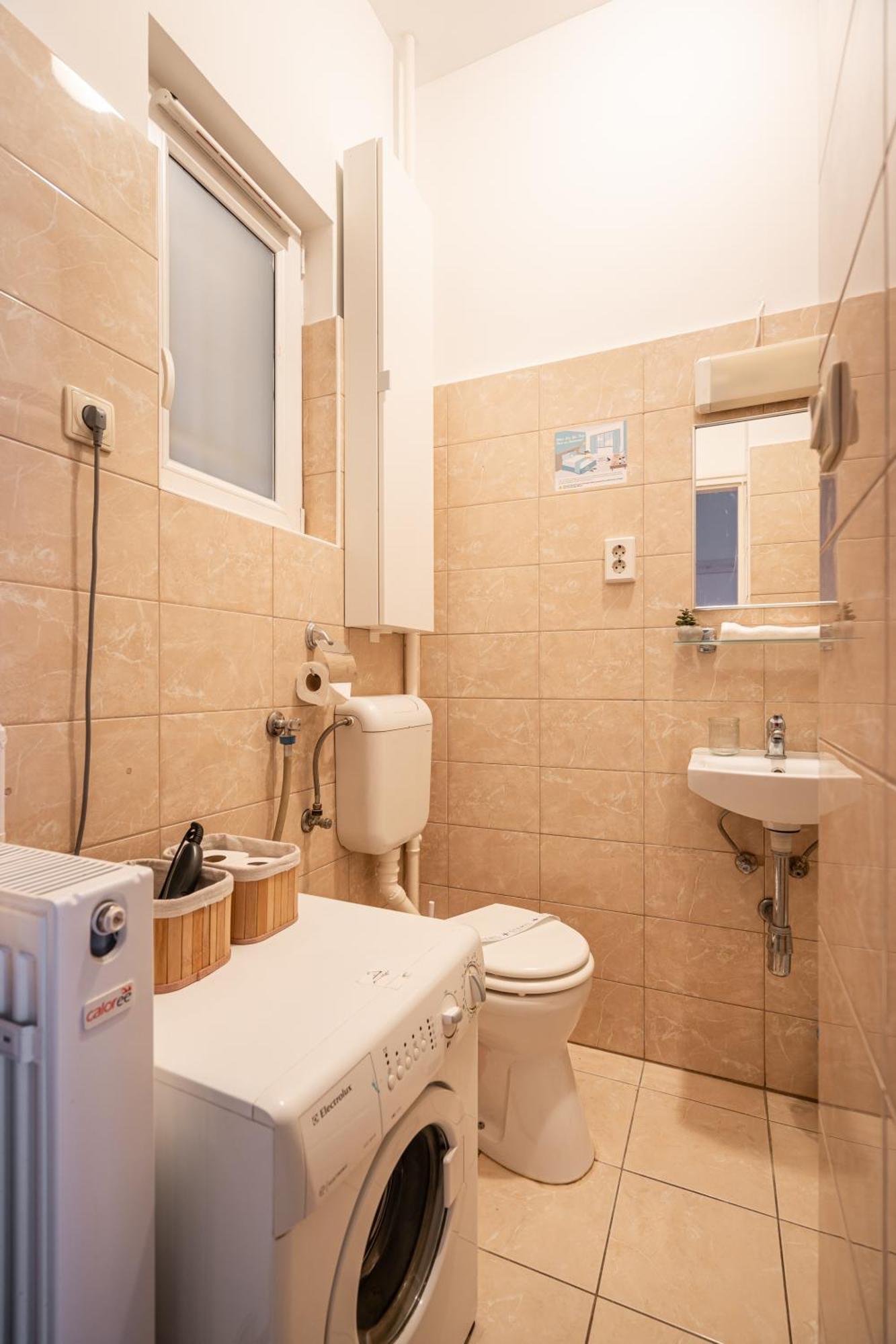 Gleaming Wise Studio Apartment Будапеща Екстериор снимка