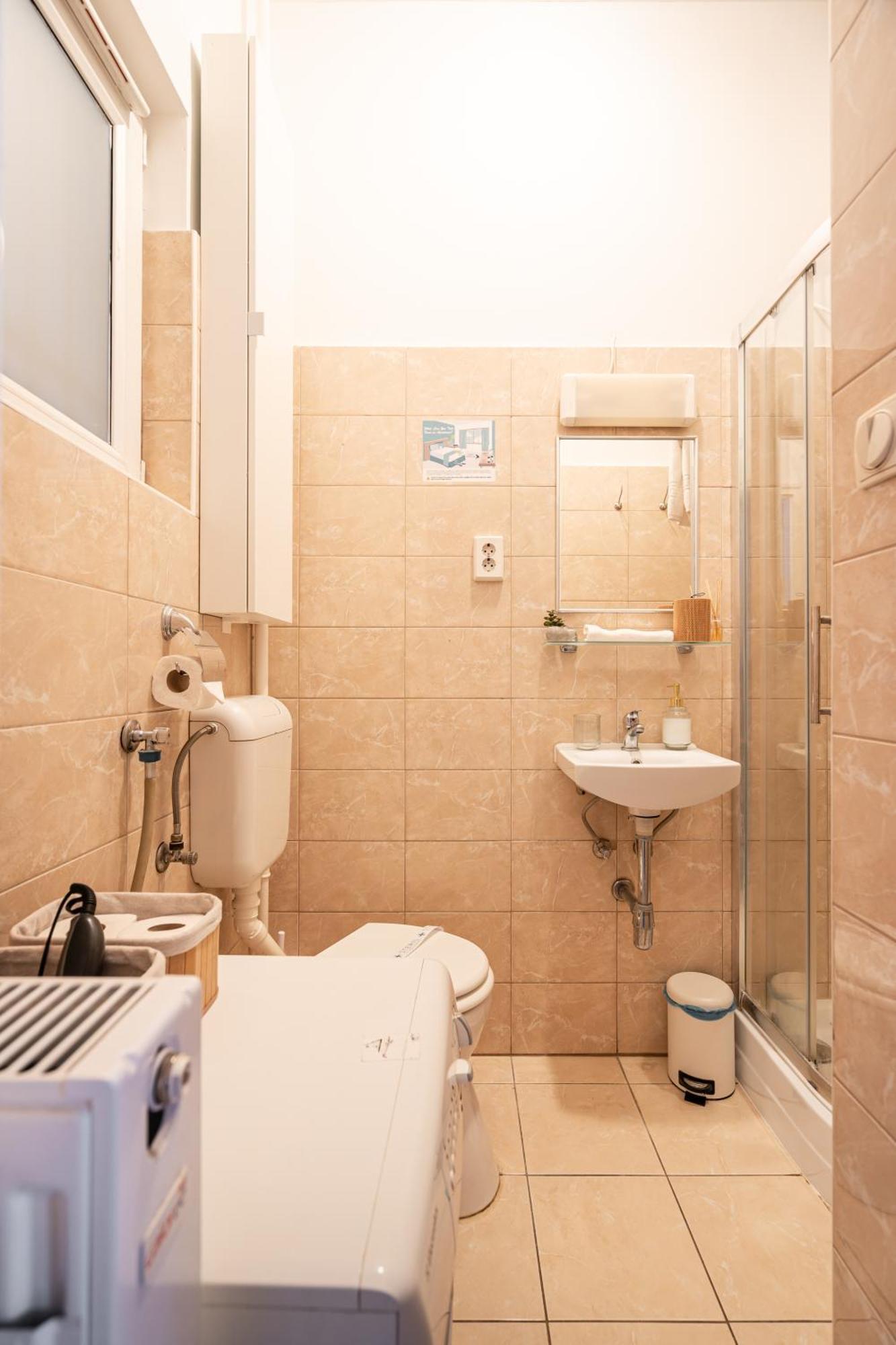 Gleaming Wise Studio Apartment Будапеща Екстериор снимка